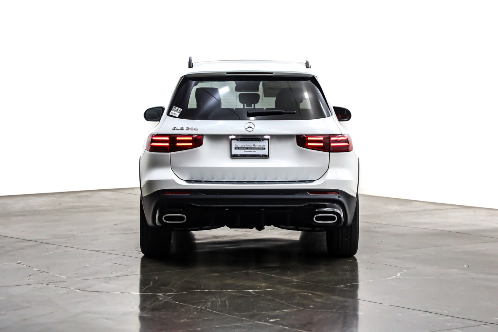 New 2026 Polar White Mercedes-Benz GLB 250 image 3