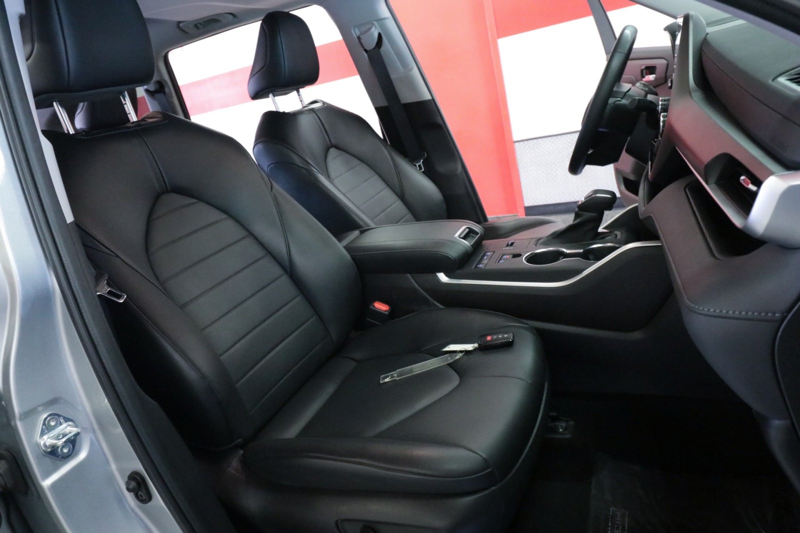 Used Car 2022 Toyota Highlander  Xle For Sale Under $35,000 In Austin, Texas