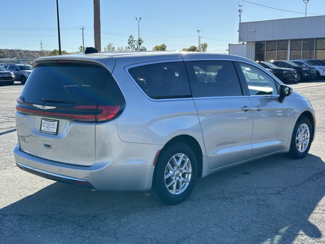 2023 Chrysler Pacifica Touring L 3