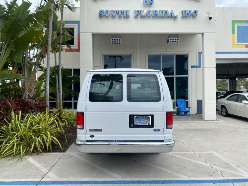 2008 Ford Econoline Wagon XLT 15 PASSENGERS E350 CLEAN in , 