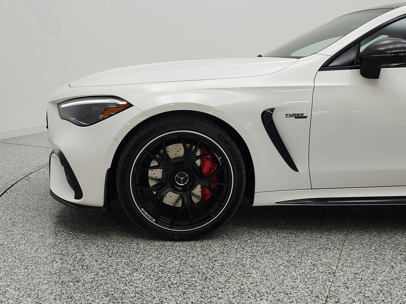 New 2026 MANUFAKTUR Moonlight White Metallic Mercedes-Benz AMG® CLE 53 4MATIC+ Coupe image 23