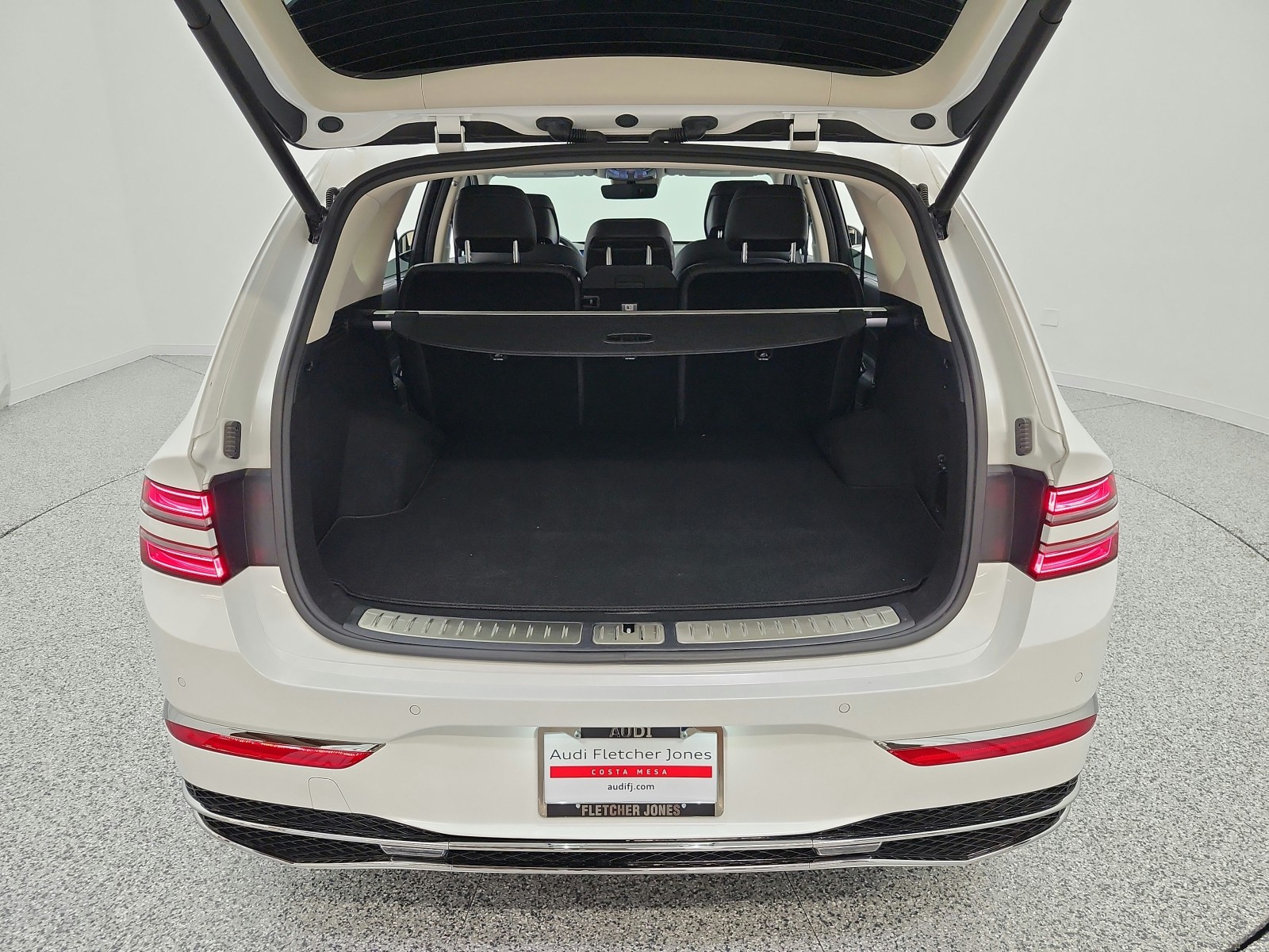 Used 2025 Uyuni White Genesis 2.5T Select AWD image 22