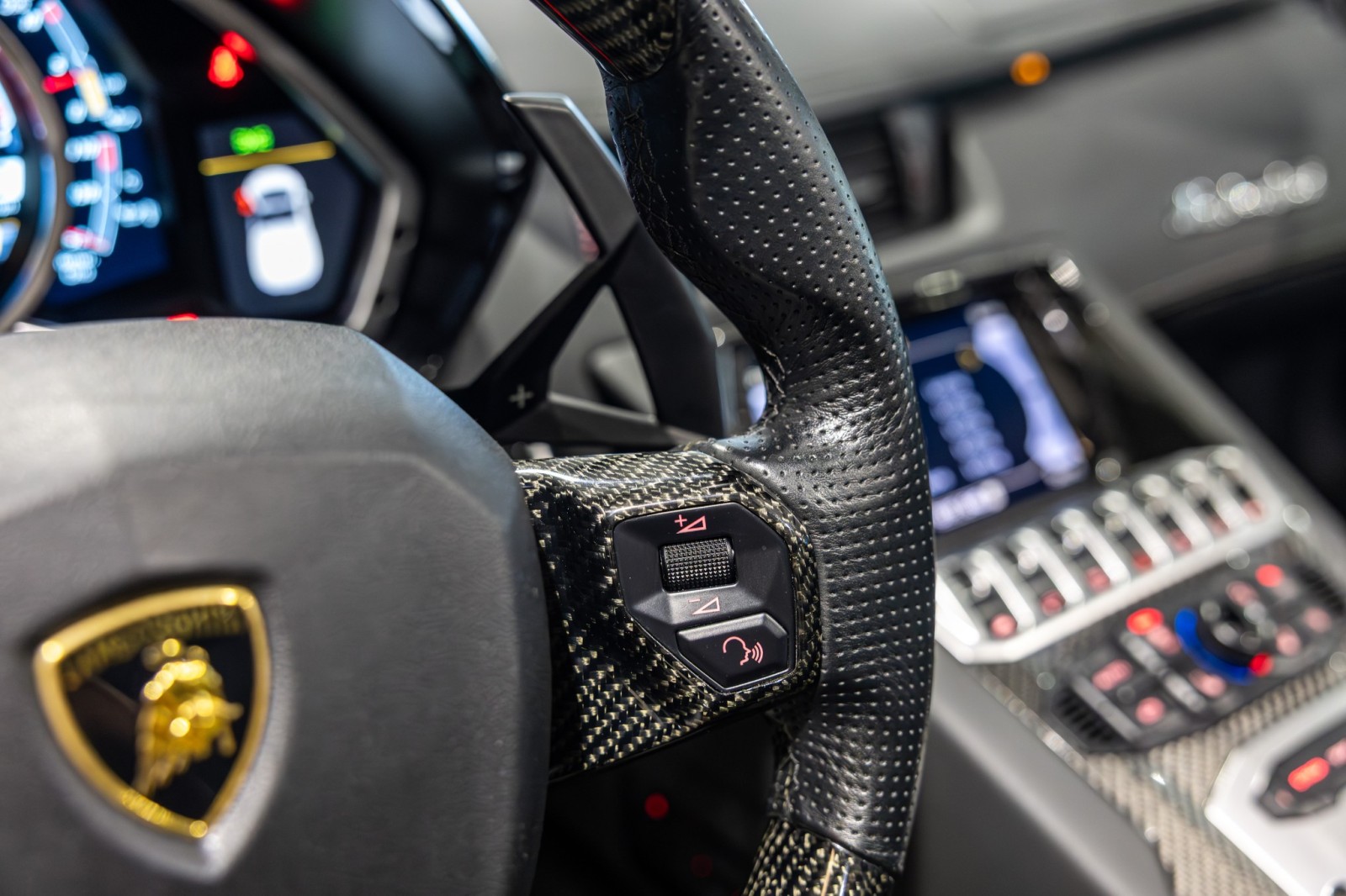 Used Car 2014 Lamborghini Aventador  Roadster - Grigio Antares Metallic - Transparent Engine Bonnet - Sensonum Sound System For Sale Under $440,000 In Boerne, Texas