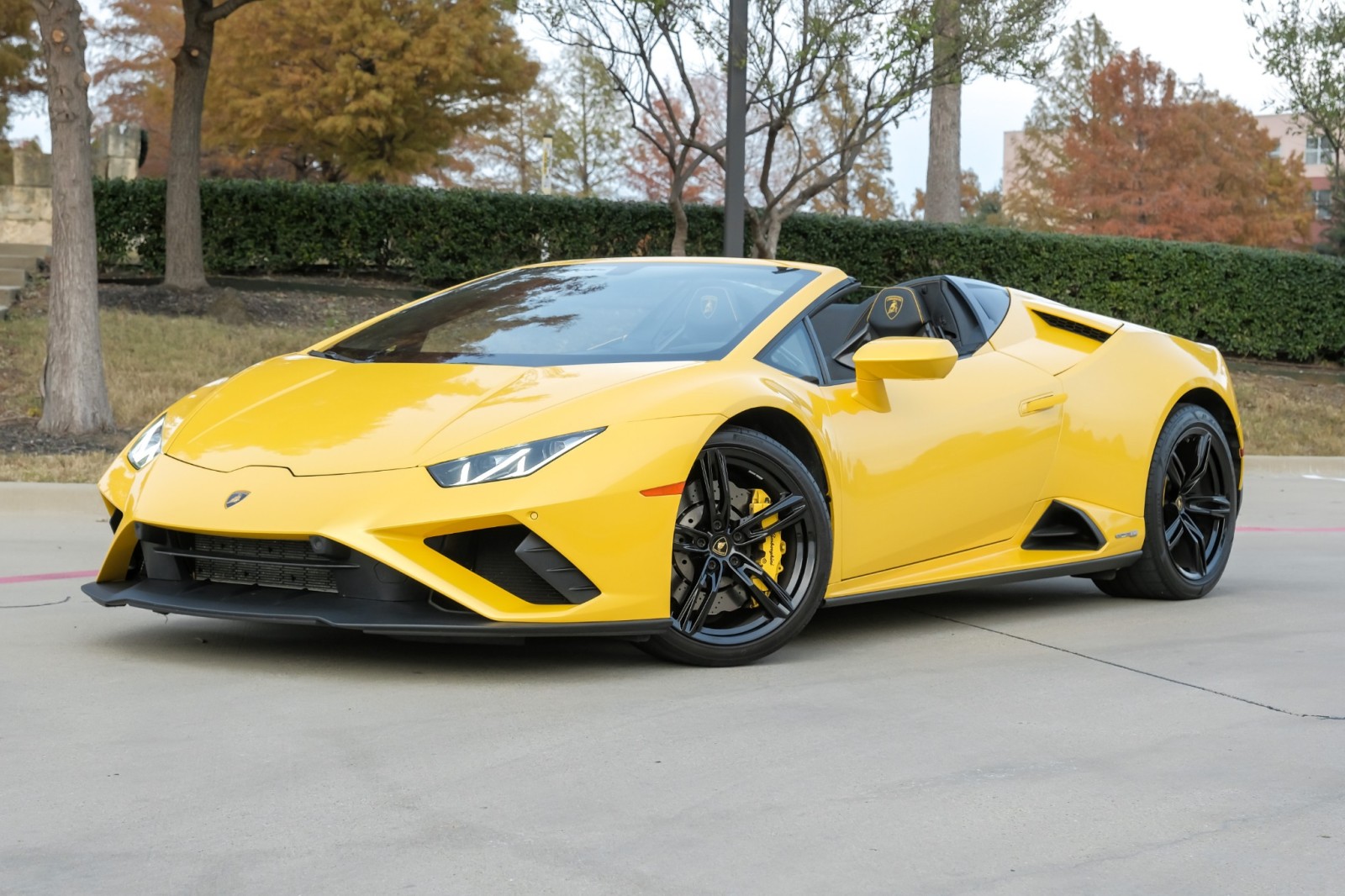 2021 Lamborghini Huracan EVO Spyder SportSeats 19Alloys BiColorLeatherPkg 65