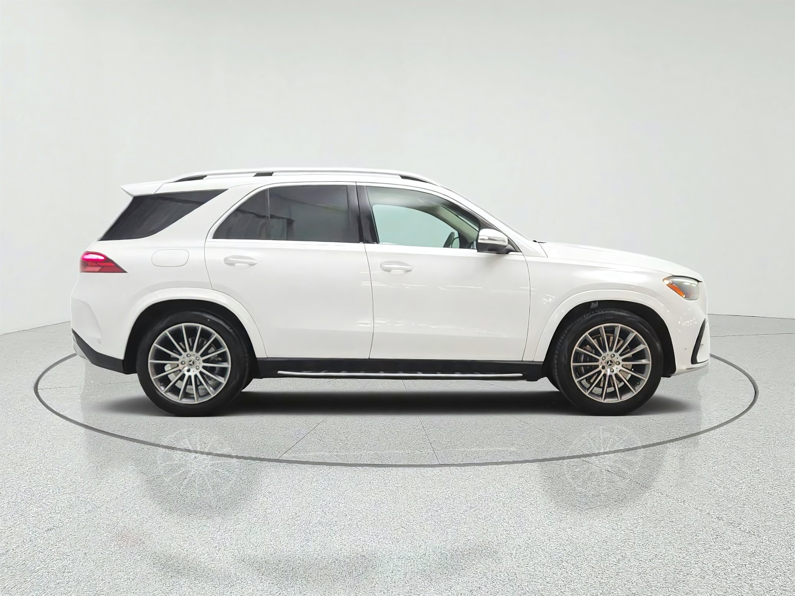 Used 2024 Polar White Mercedes-Benz GLE 350 4MATIC® SUV image 4