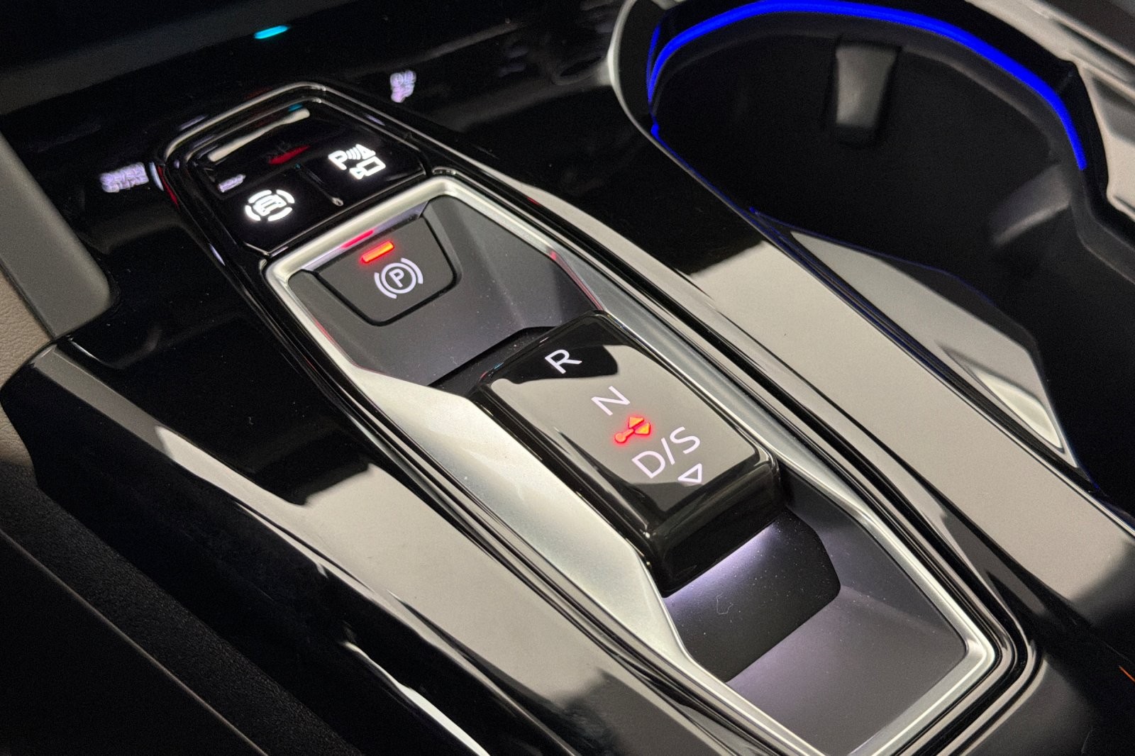 Used 2025 District Green Metallic Audi Premium Plus 2.0 TFSI quattro image 21