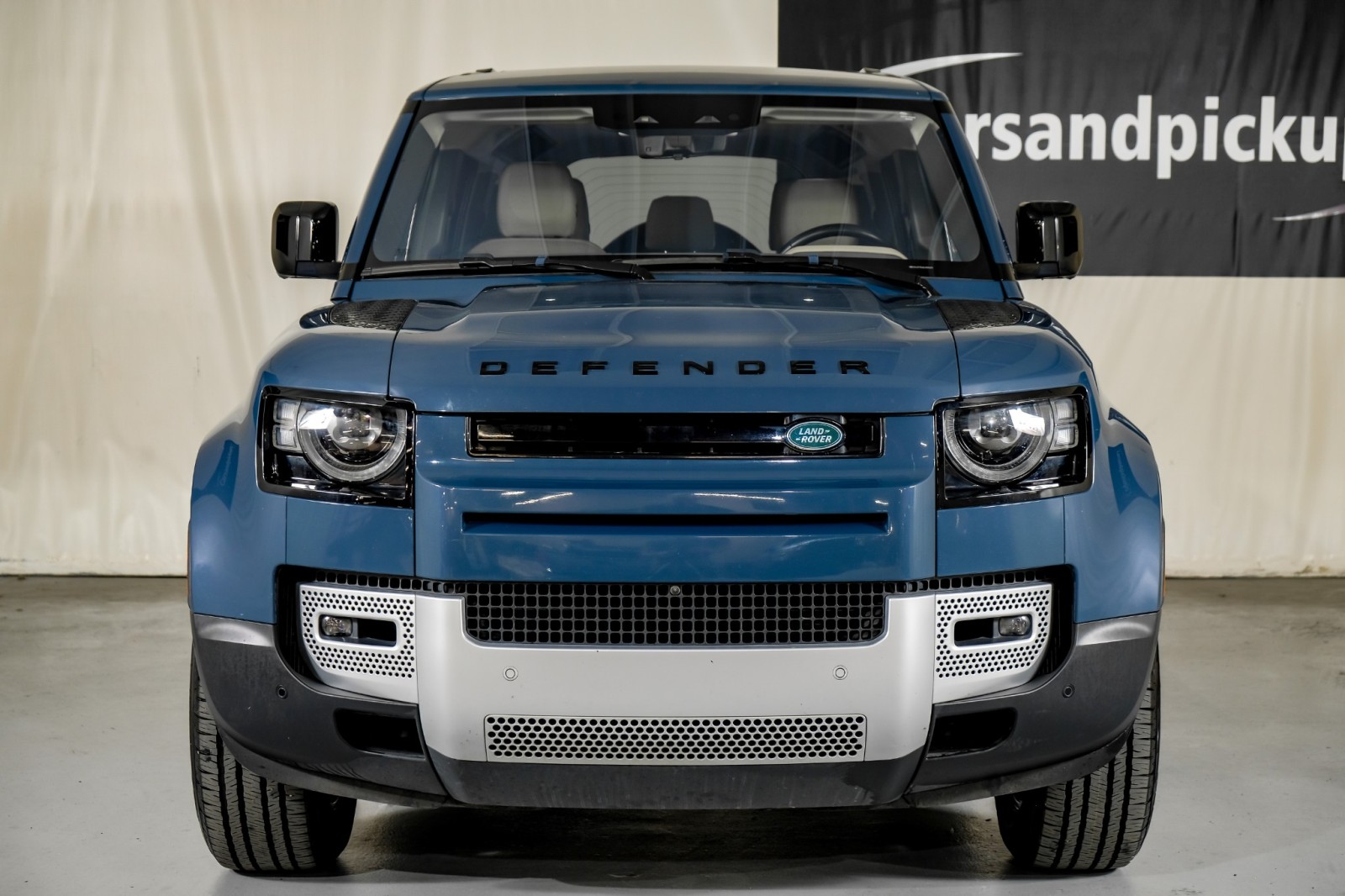 2020 Land Rover Defender SE 3