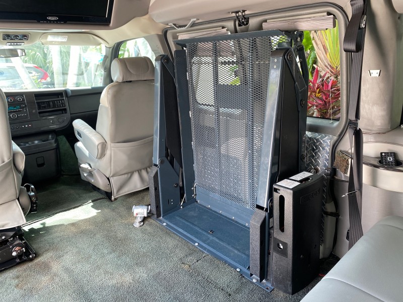2013 GMC SAVANA HI TOP CONVERSION HANDICAP LIFT LOW MILES 24,857 in , 