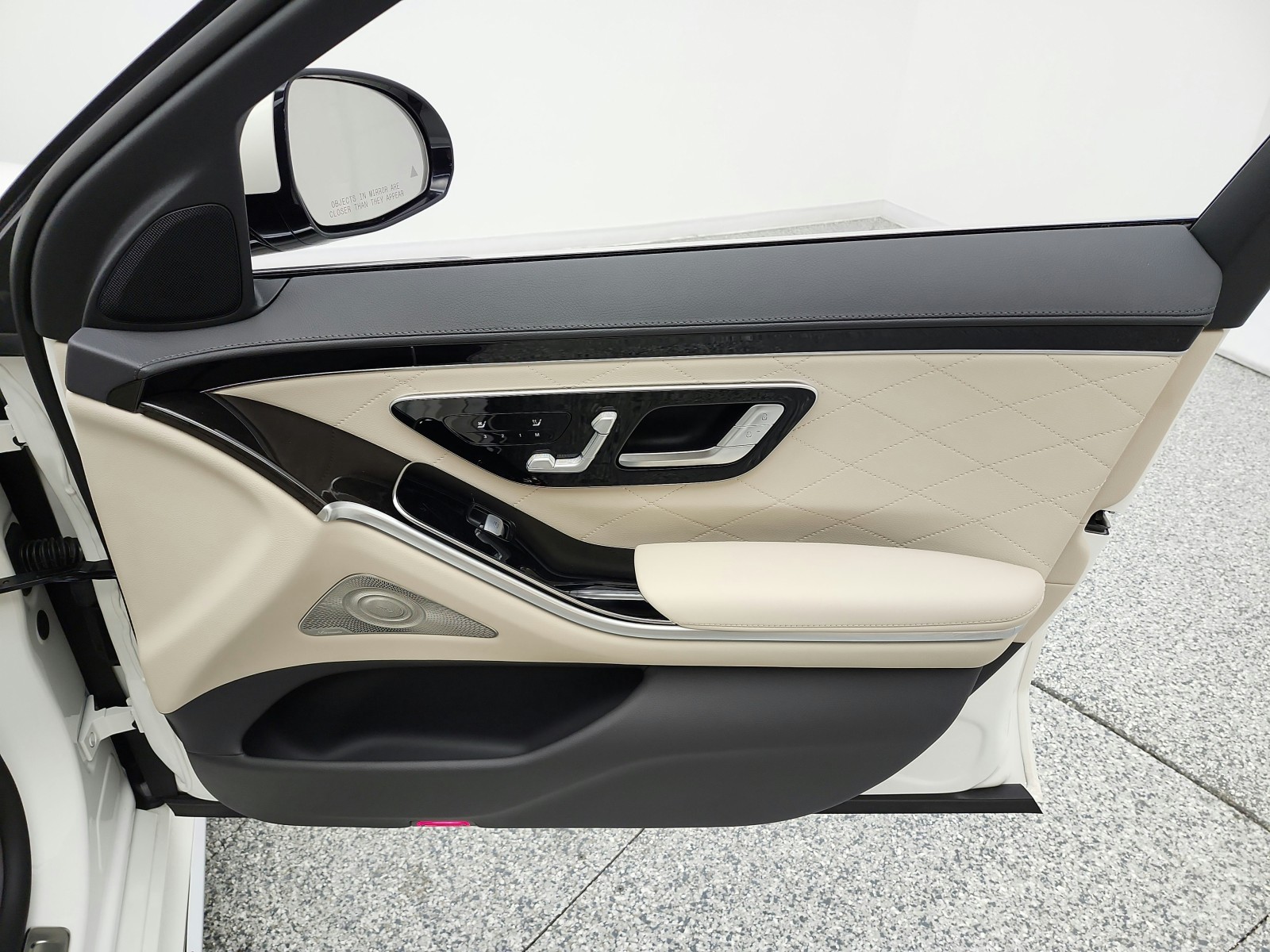 Certified Used 2023 MANUFAKTUR Diamond White Mercedes-Benz S 580 4MATIC® Sedan image 22