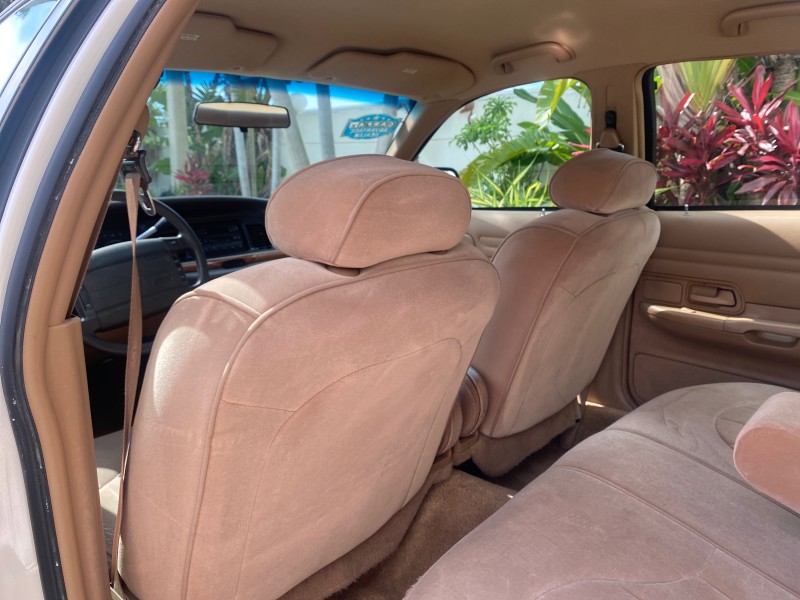 1995 Ford Crown Victoria LOW MILES 43,331 in , 