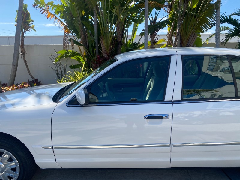 2005 Mercury Grand Marquis GS LOW MILES 49,348 in , 