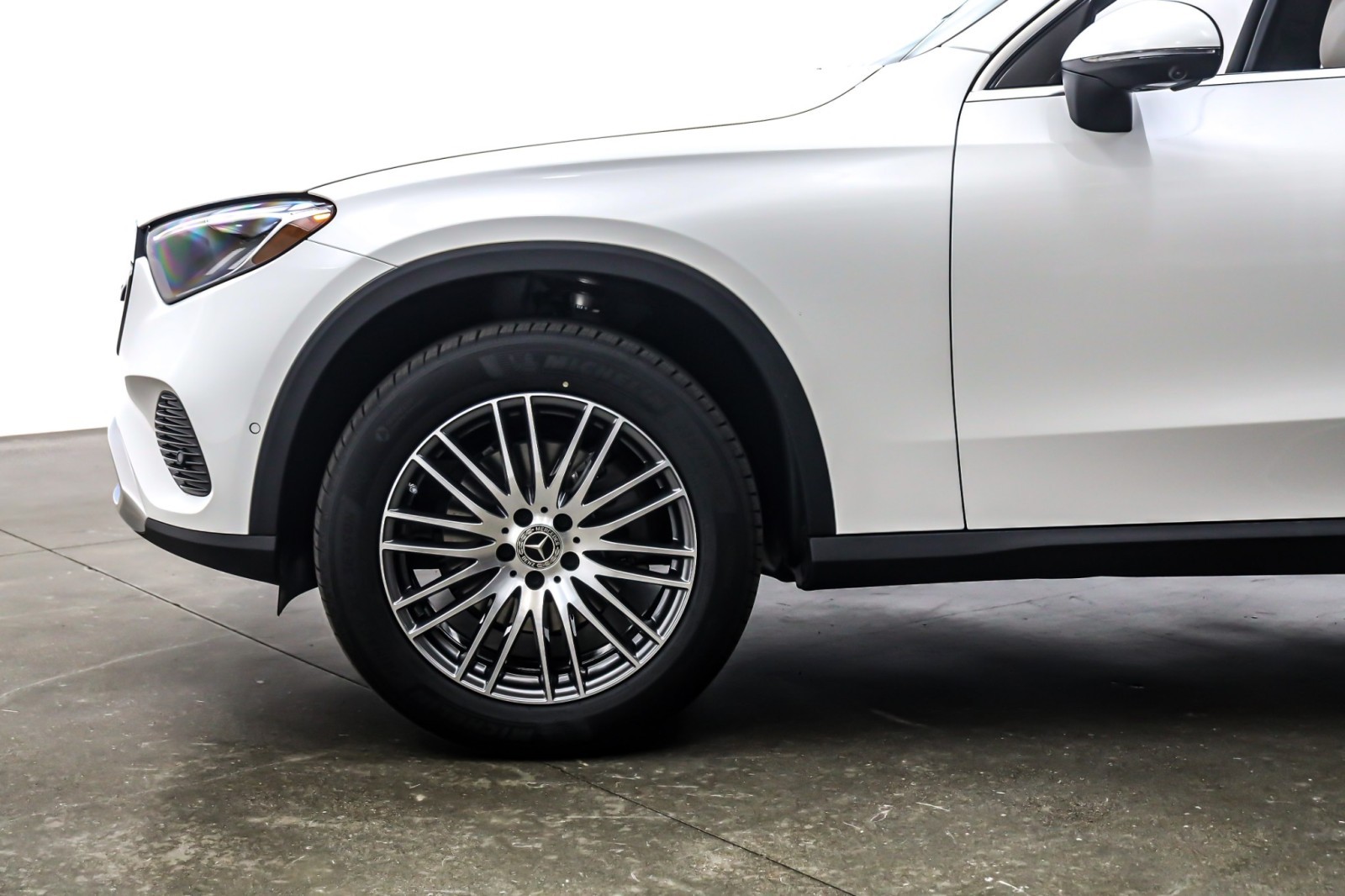 New 2026 Polar White Mercedes-Benz GLC 300 image 10