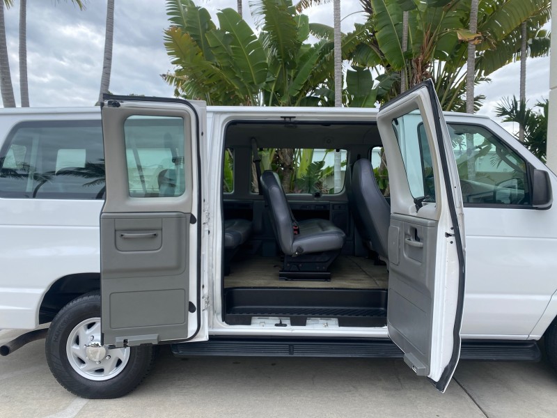 2008 Ford Econoline Wagon XLT 15 PASSENGERS E350 CLEAN in , 