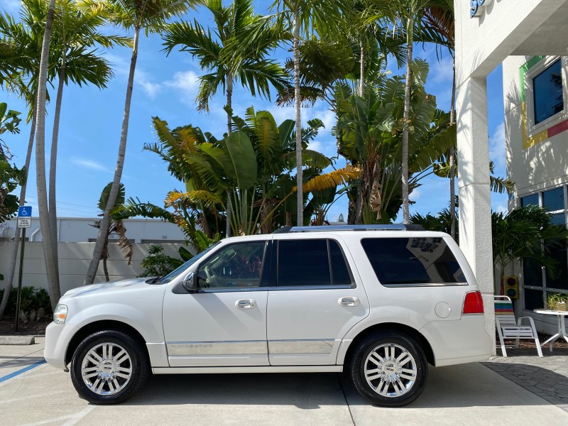 2010 Lincoln Navigator 4WD SUNROOF LOW MILES 31,209 in , 