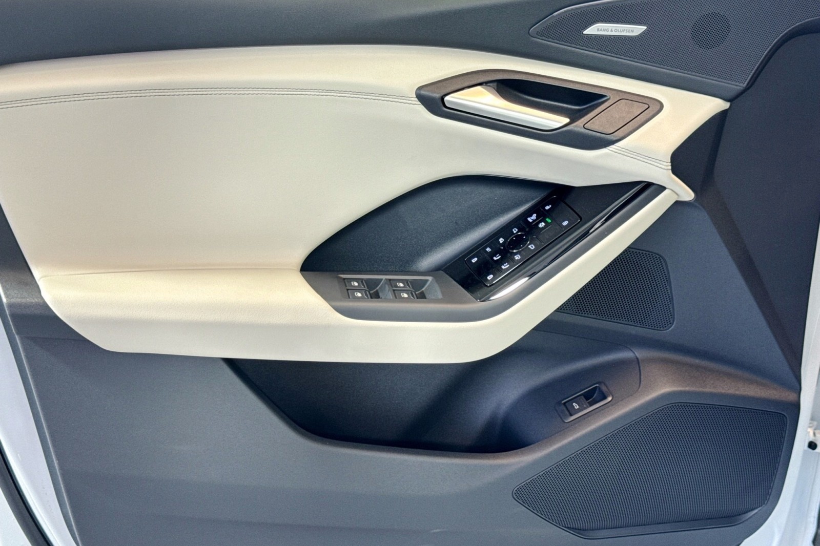 New 2025 Glacier White Metallic Audi Premium Plus quattro image 15