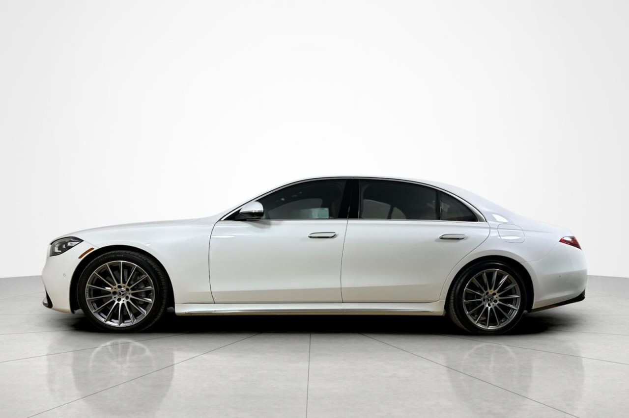 Used 2024 MANUFAKTUR Moonlight White Metallic Mercedes-Benz S 580e image 2