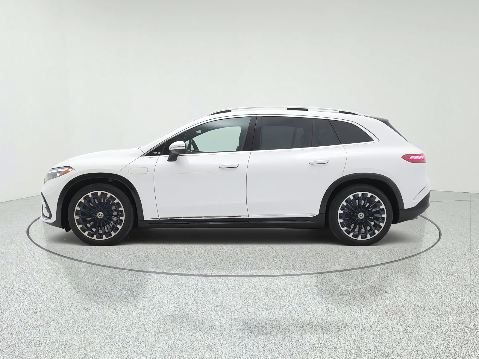 New 2026 MANUFAKTUR Moonlight White Metallic Mercedes-Benz EQS 550 4MATIC® SUV image 8