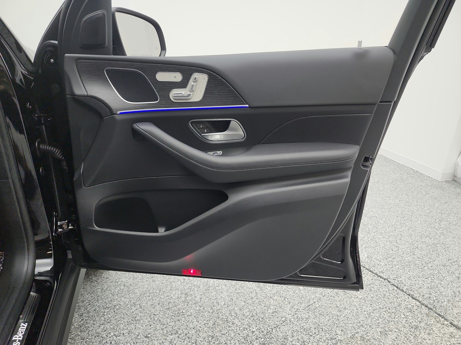 Certified Used 2026 Obsidian Black Metallic Mercedes-Benz GLE 350 4MATIC® SUV image 22