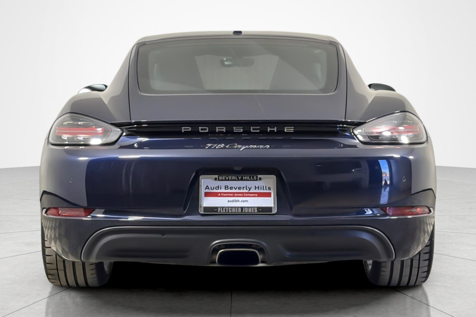 Used 2018 NIGHT BLUE Porsche Coupe image 4