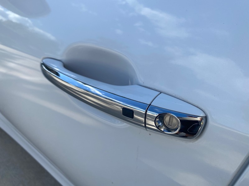 2013 Hyundai Genesis 3.8L LOW MILES 33,576 in , 