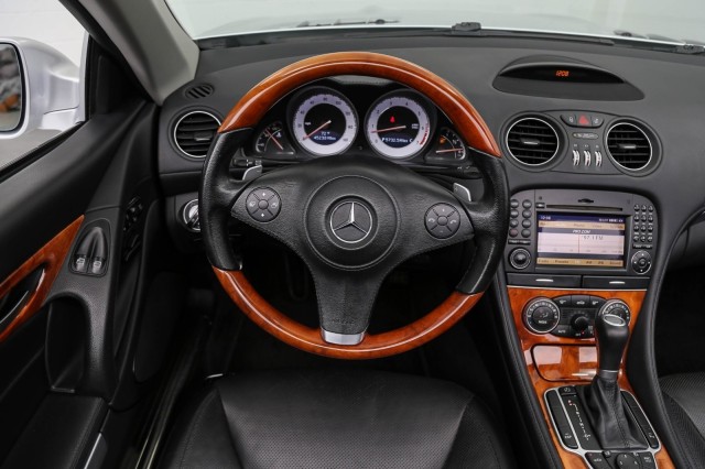 2009 Mercedes-Benz SL-Class V8 29