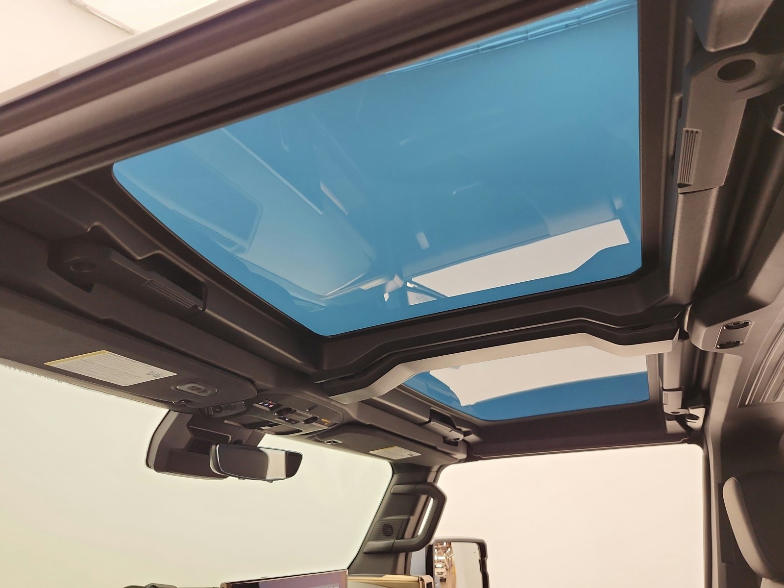 Used 2024 Neptune Blue Matte GMC e4WD 4dr 3X image 11