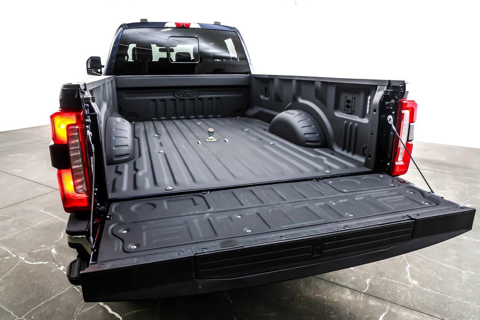 Used 2024 Antimatter Blue Metallic Ford LARIAT image 22