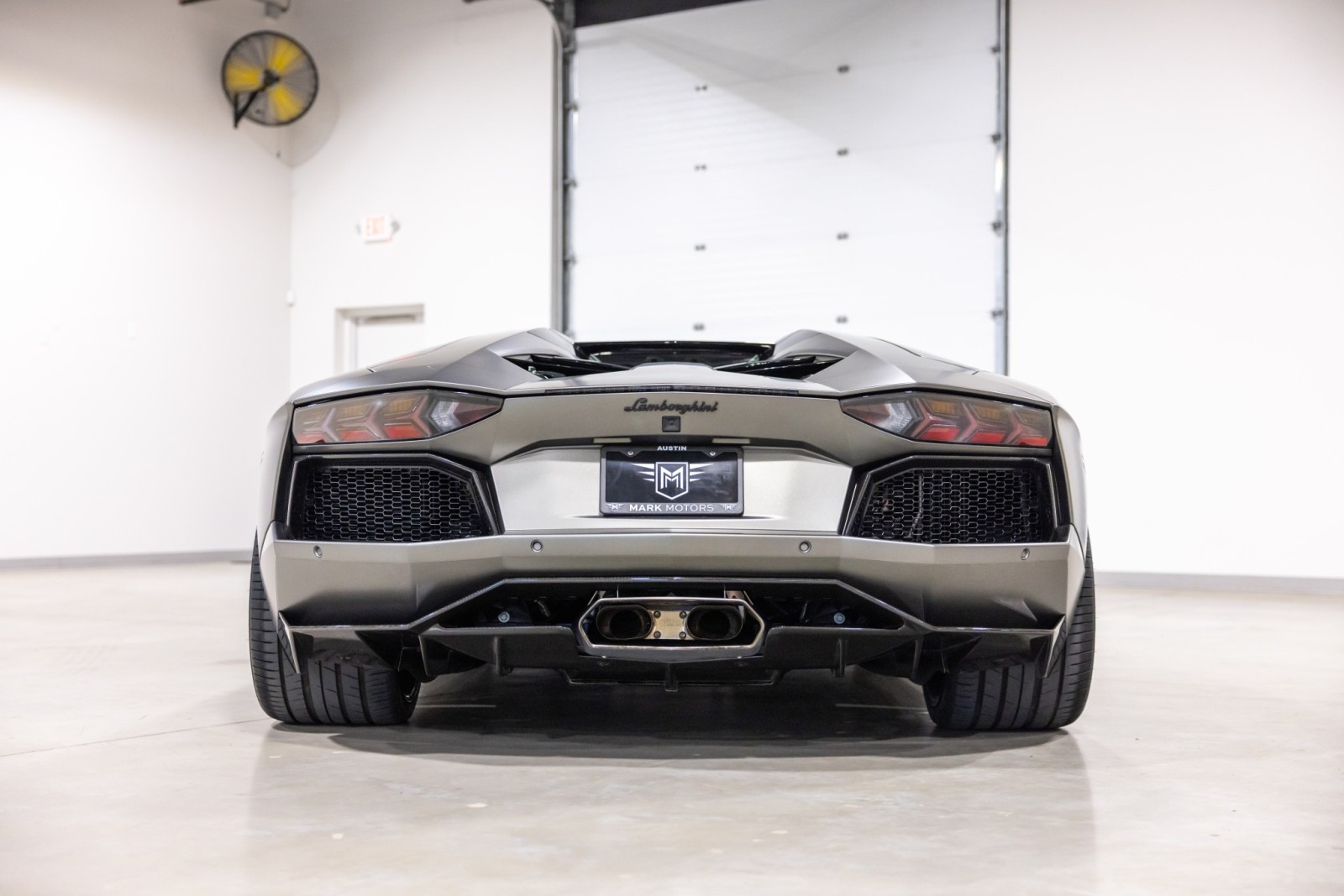 2015 Lamborghini Aventador Roadster LP 700-4 photo 13