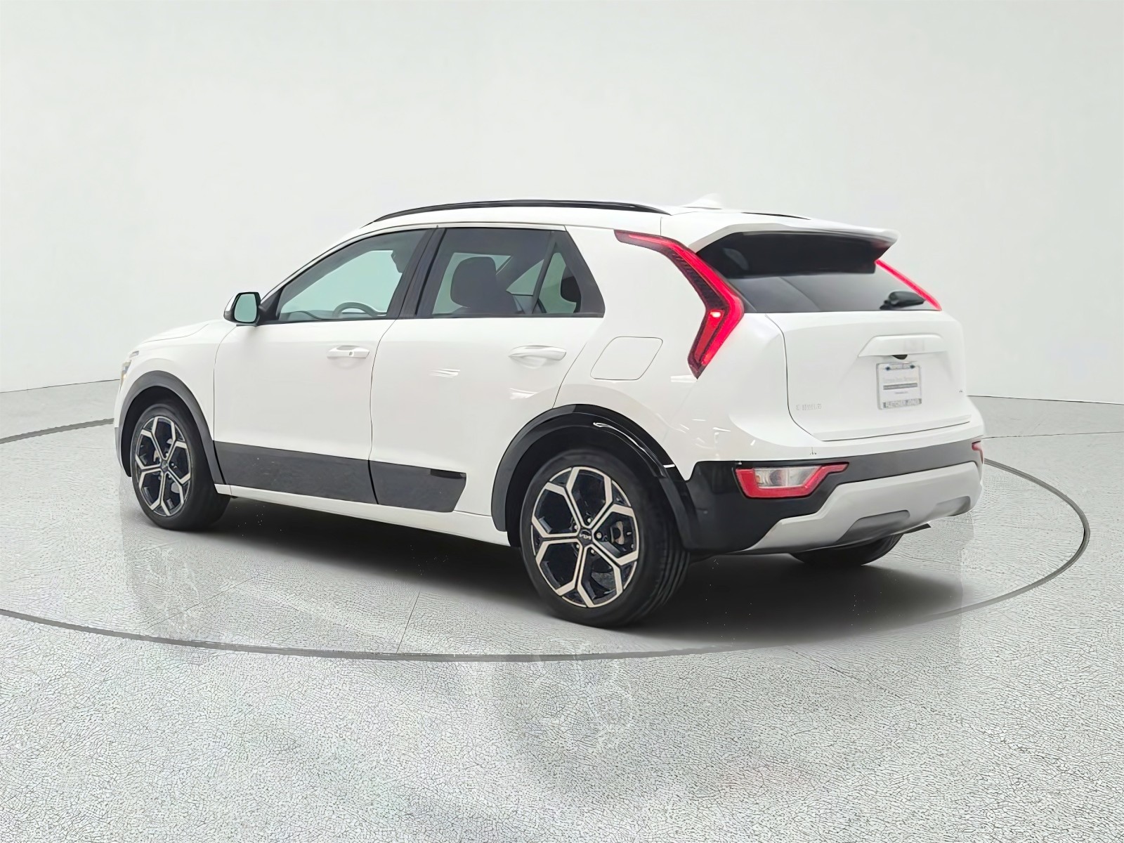 Used 2023 Snow White Pearl Kia EX Touring FWD image 7