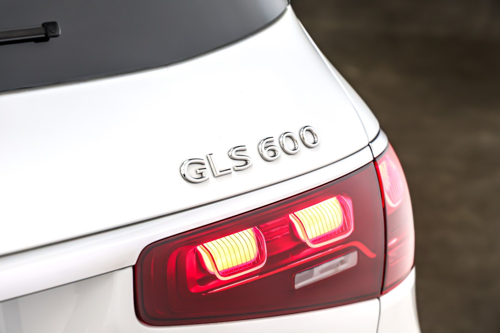 New 2026 MANUFAKTUR Moonlight White Metallic Mercedes-Benz Maybach GLS 600 image 10