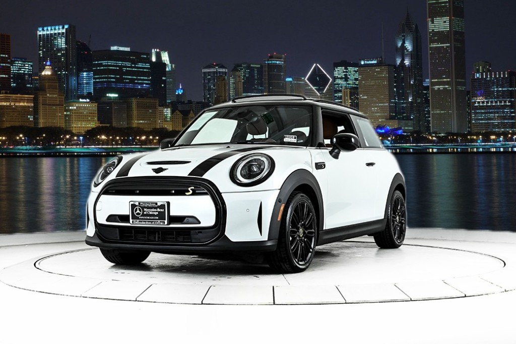 Pre-Owned 2023 MINI Hardtop 2 Door Cooper SE Signature Hatchback 