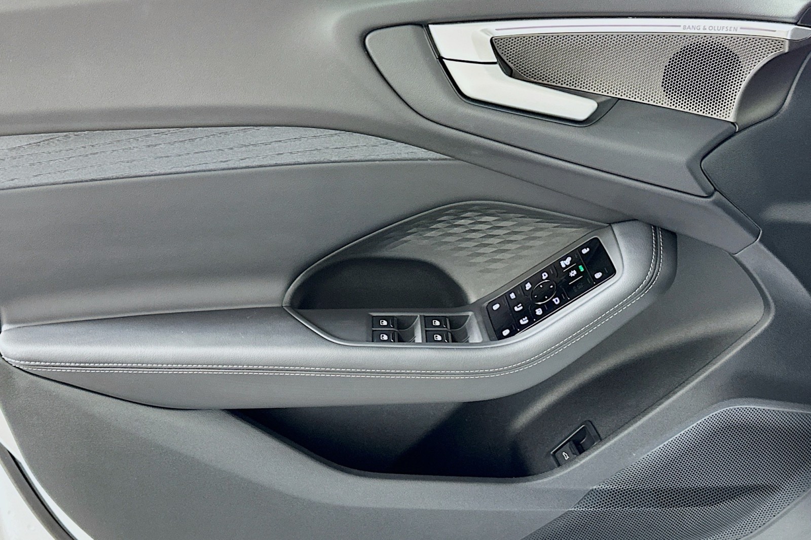 Used 2025 Glacier White Metallic Audi Premium Plus image 21