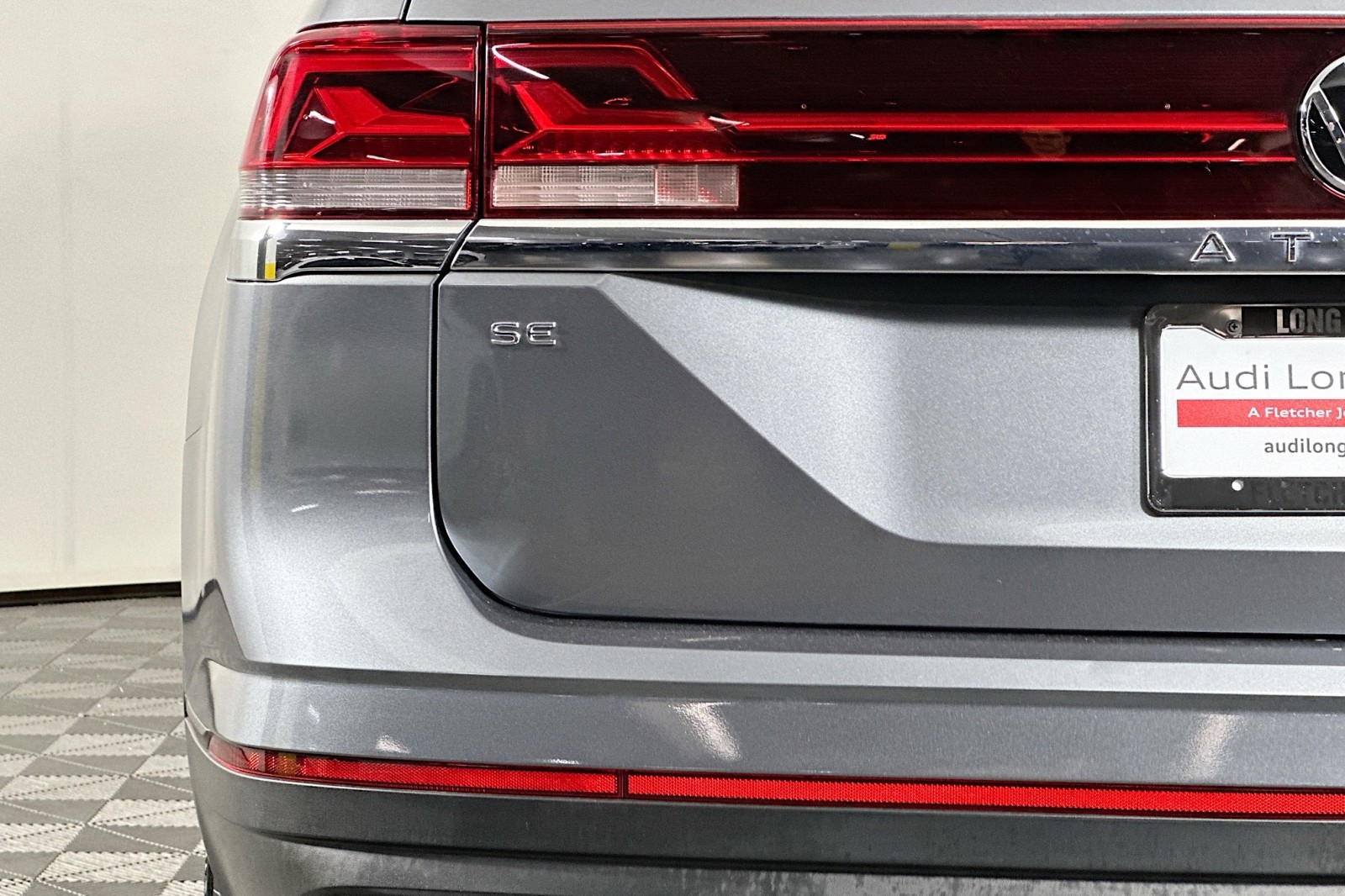 Used 2024 Platinum Gray Metallic Volkswagen 2.0T SE image 18