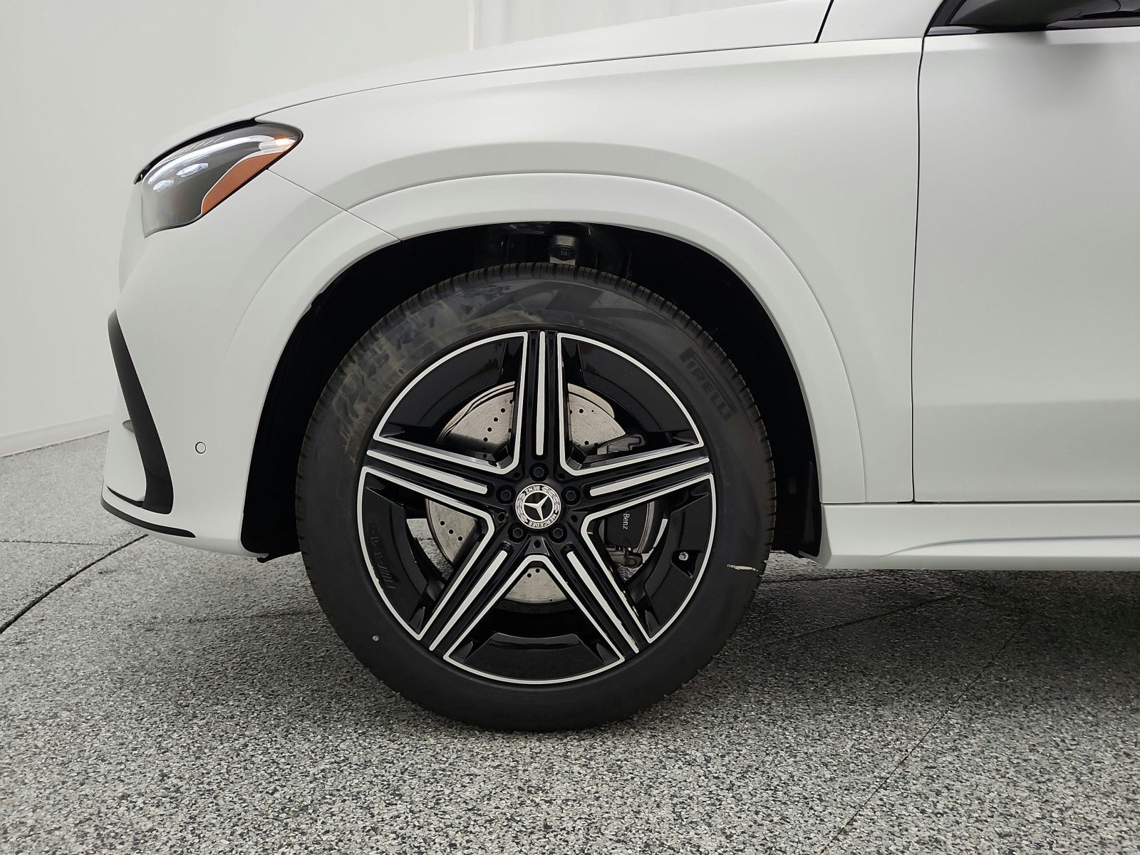 New 2026 MANUFAKTUR Moonlight White magno Mercedes-Benz GLE 450 4MATIC® SUV image 13