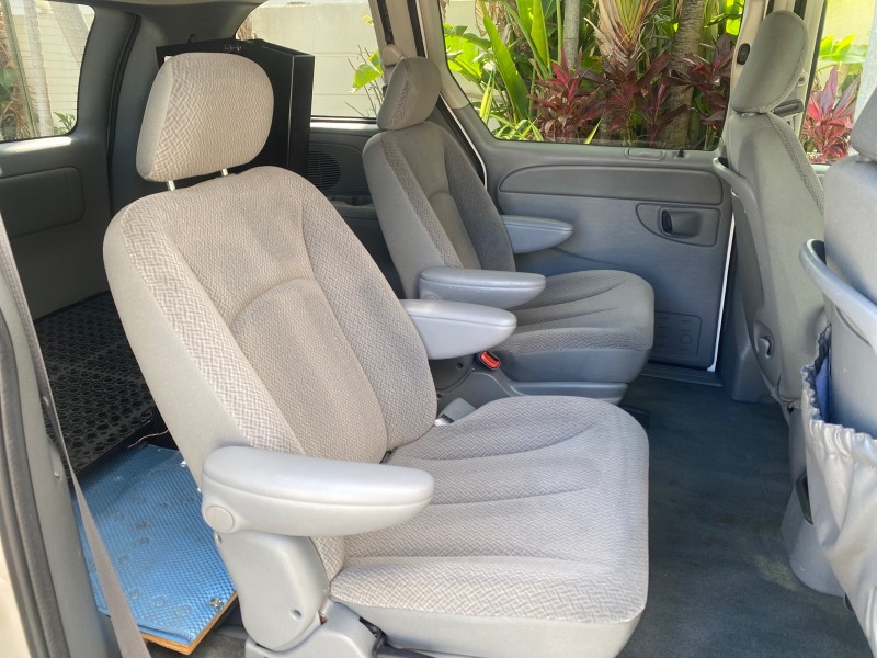 2006 Dodge Caravan SXT LOW MILES 28,367 1 OWNER HANDICAP LIFT in , 