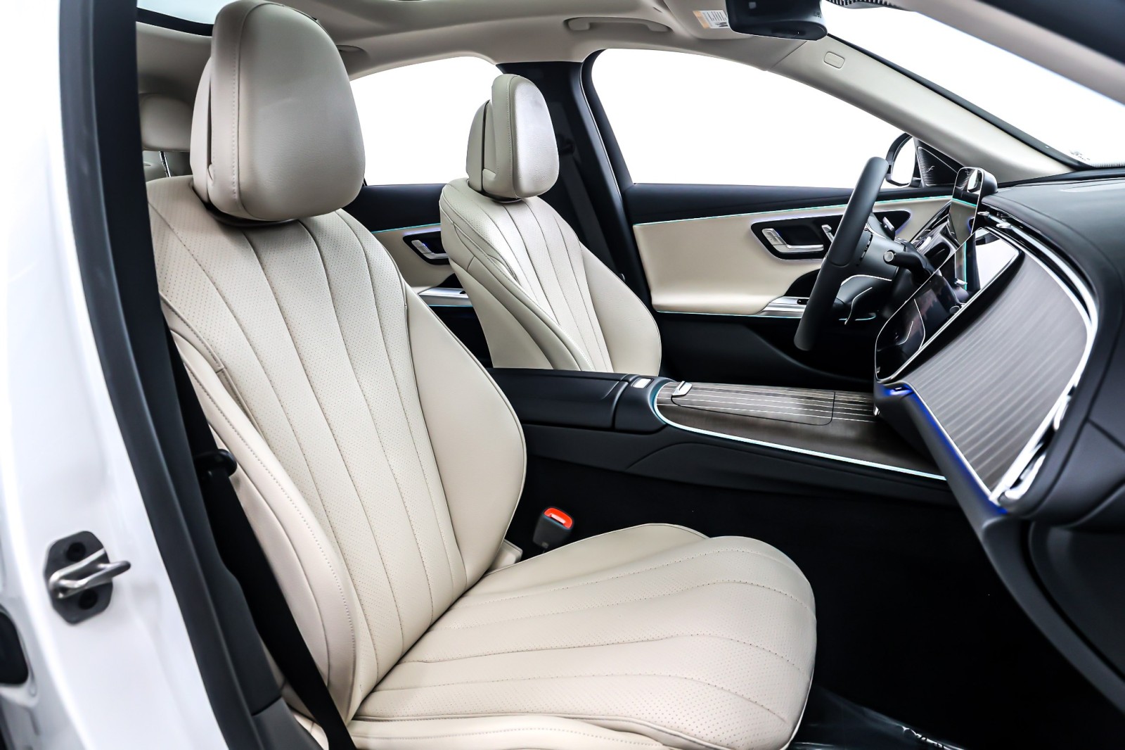 New 2026 Polar White Mercedes-Benz E 350 image 7