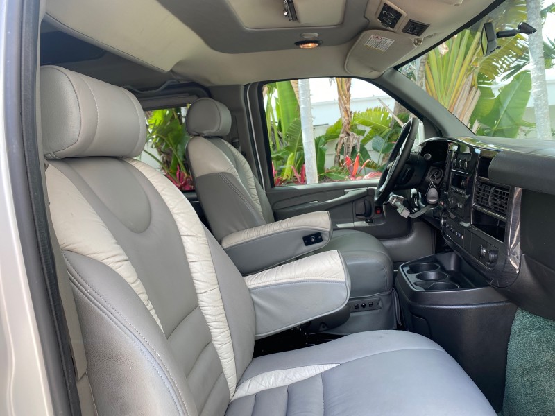 2013 GMC SAVANA HI TOP CONVERSION HANDICAP LIFT LOW MILES 24,857 in , 