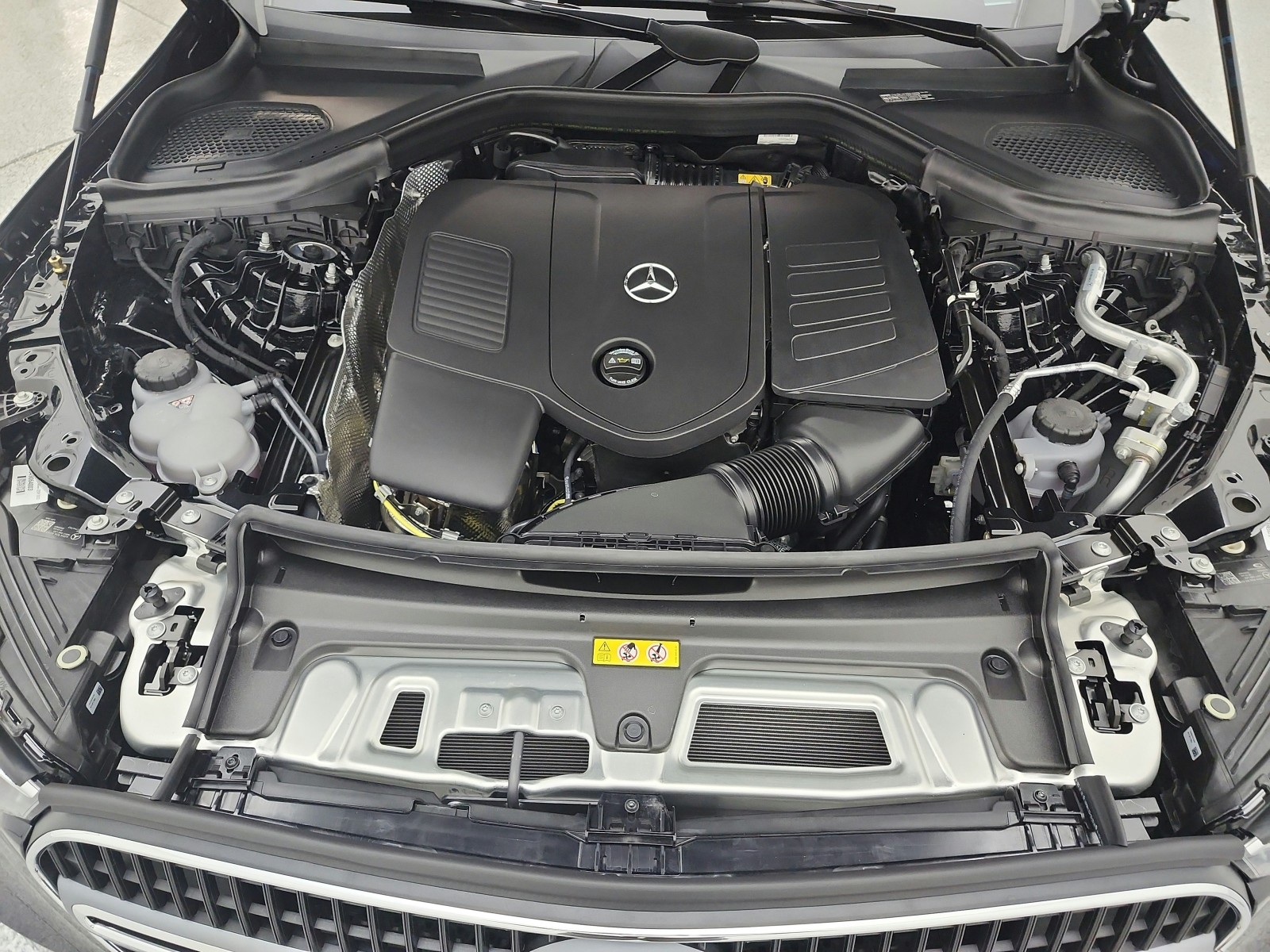 New 2026 Black Mercedes-Benz GLC 300 image 12