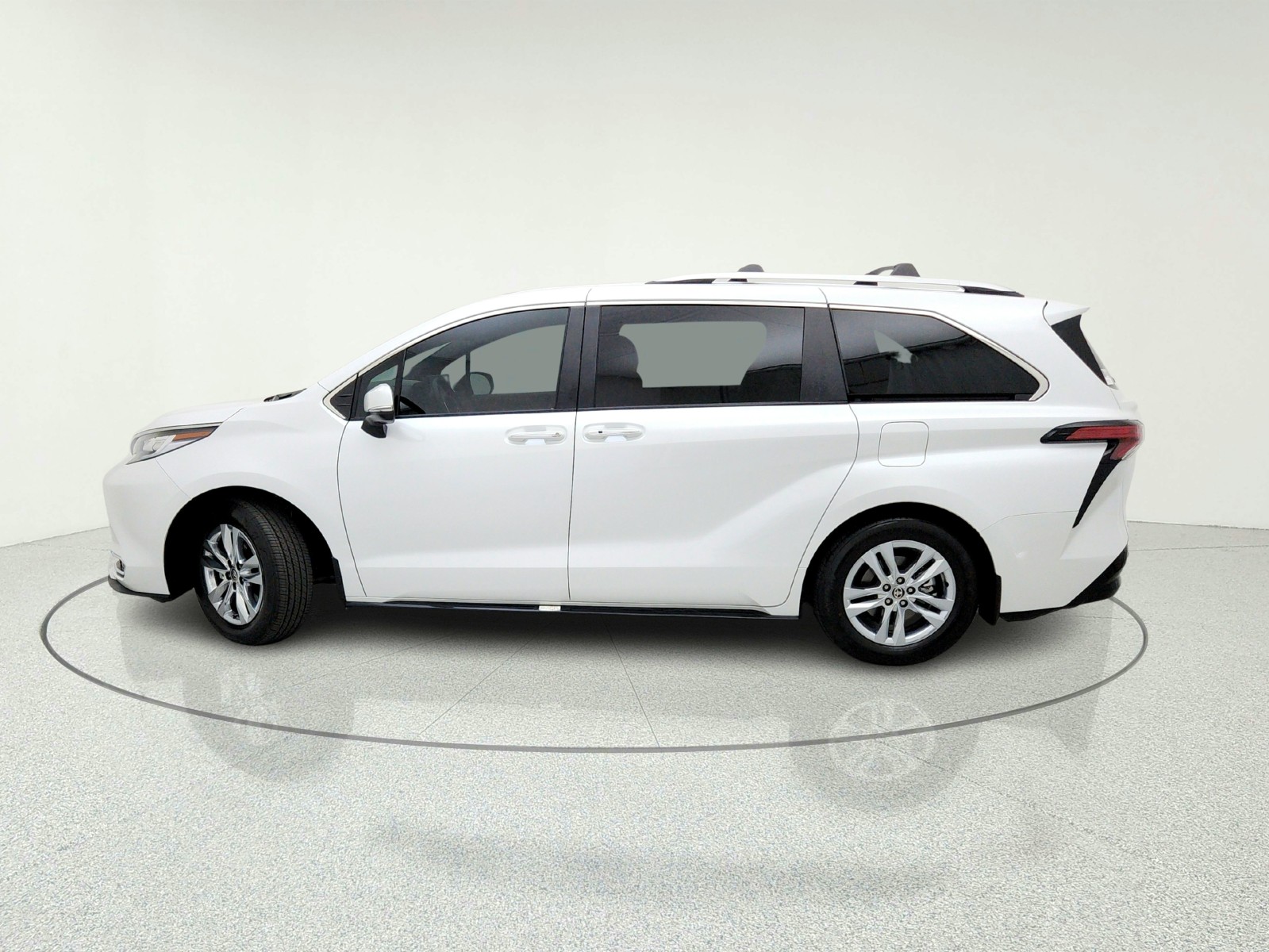 Used 2025 WINDCHILL PEARL Toyota Rear-Entry handicap Conversions 5 PASSENGER image 14