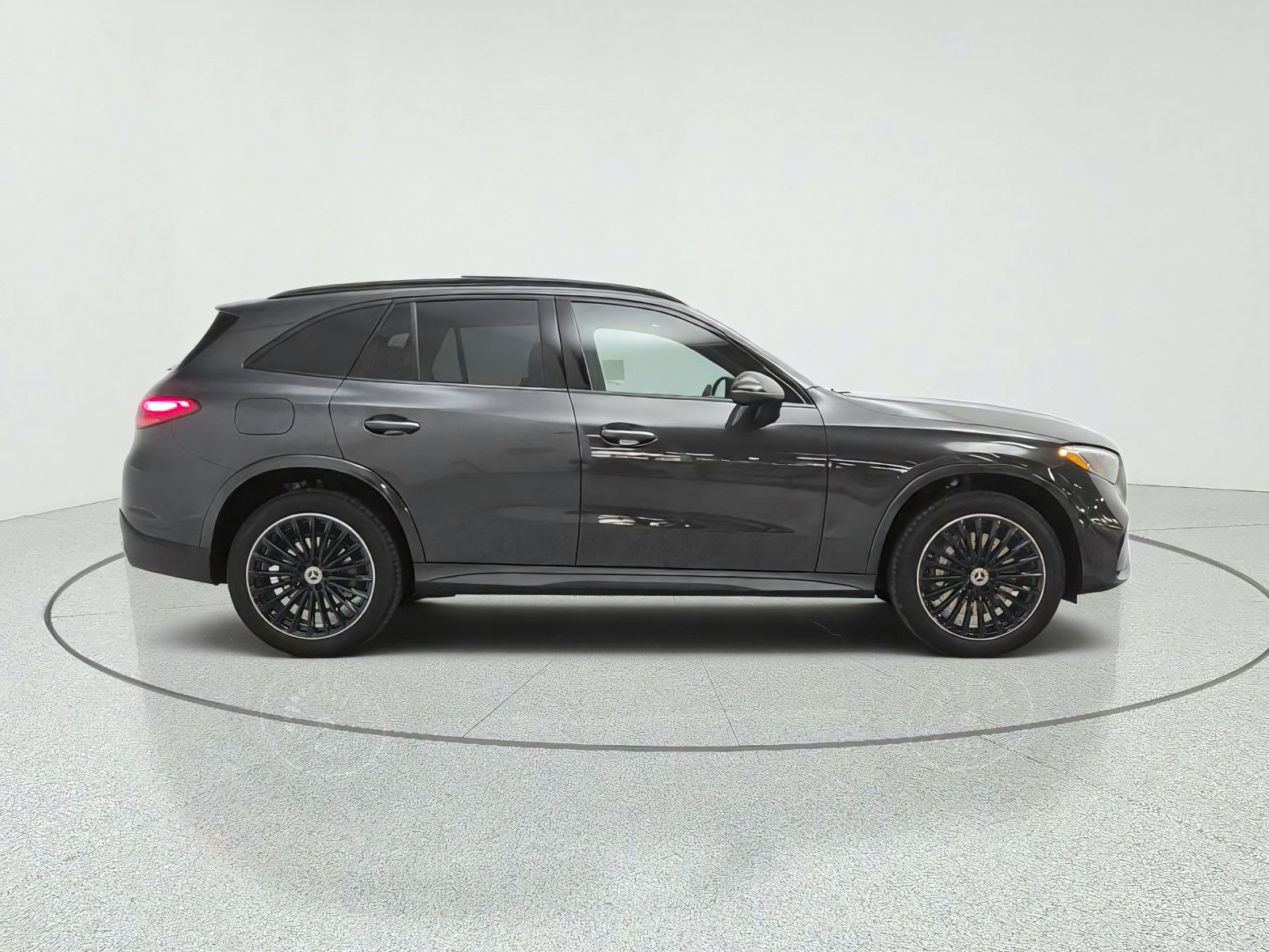 New 2027 Graphite Grey Metallic Mercedes-Benz GLC 300 SUV image 4