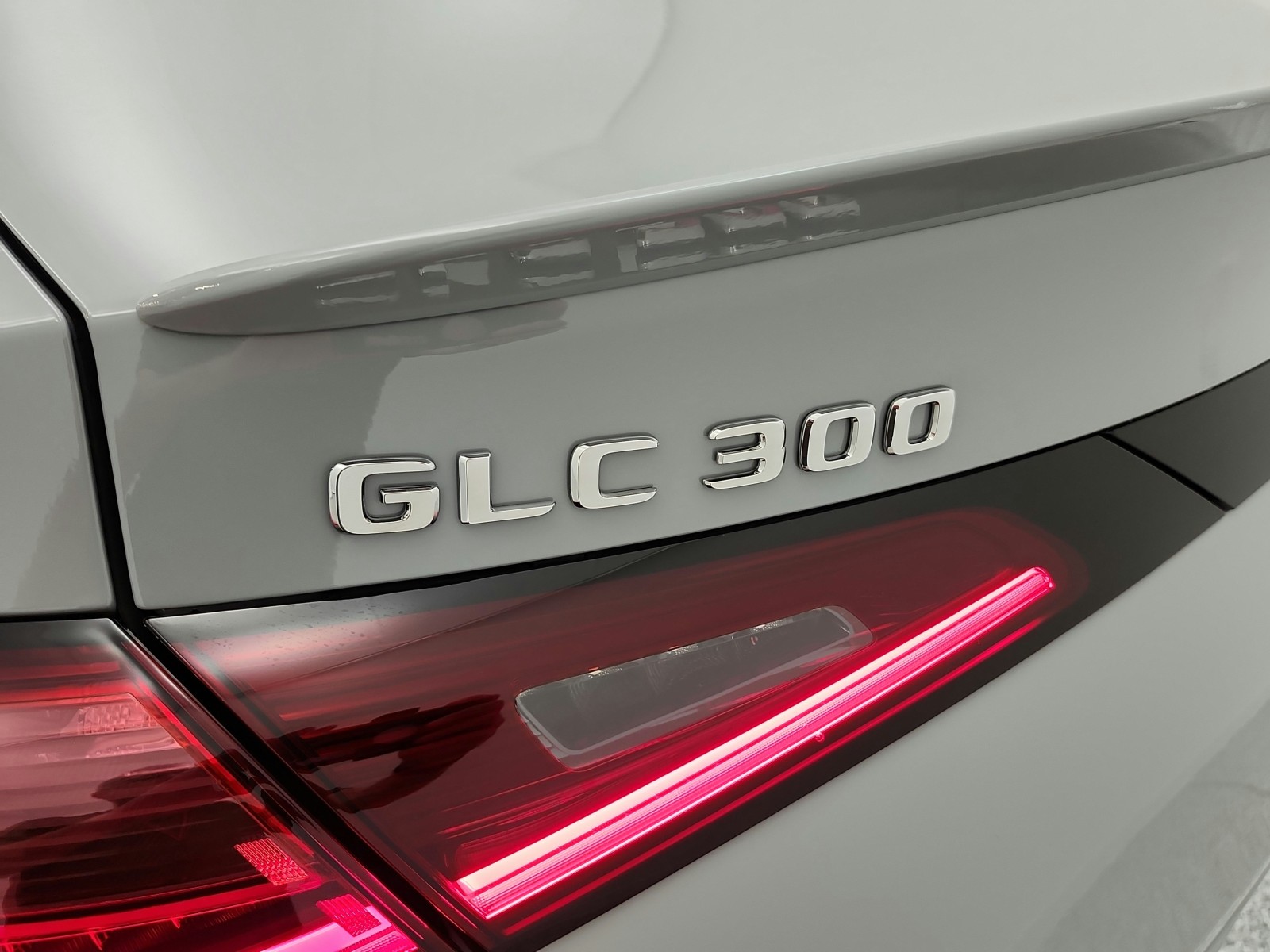 New 2026 MANUFAKTUR Alpine Grey Mercedes-Benz GLC 300 image 17