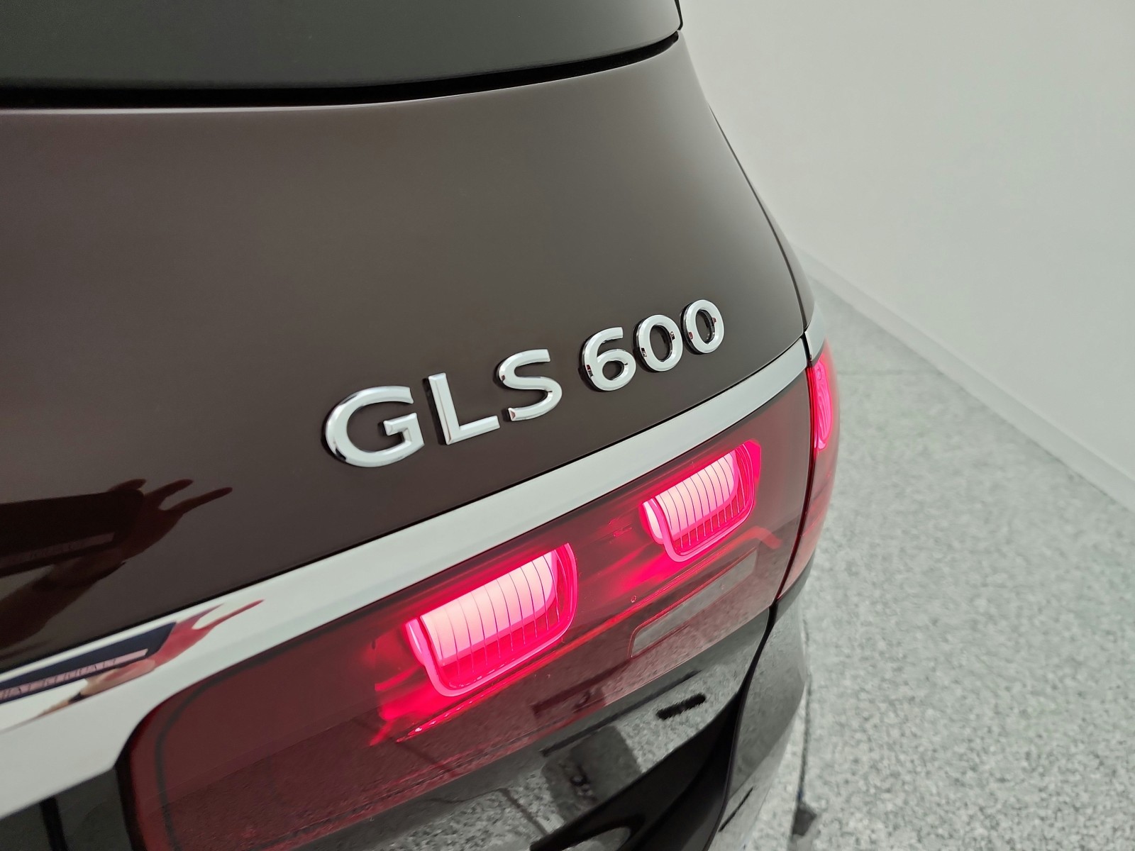 Certified Used 2024 Obsidian Black/Rubelite Red Mercedes-Benz Maybach GLS 600 4MATIC® SUV image 31