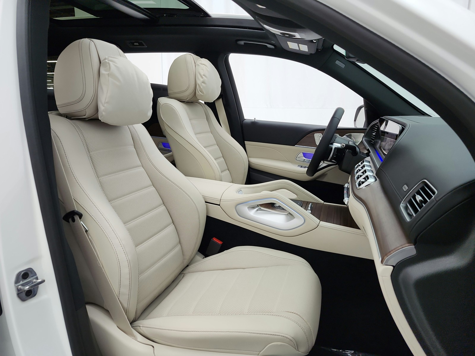 New 2026 Polar White Mercedes-Benz GLS 580 4MATIC® SUV image 15
