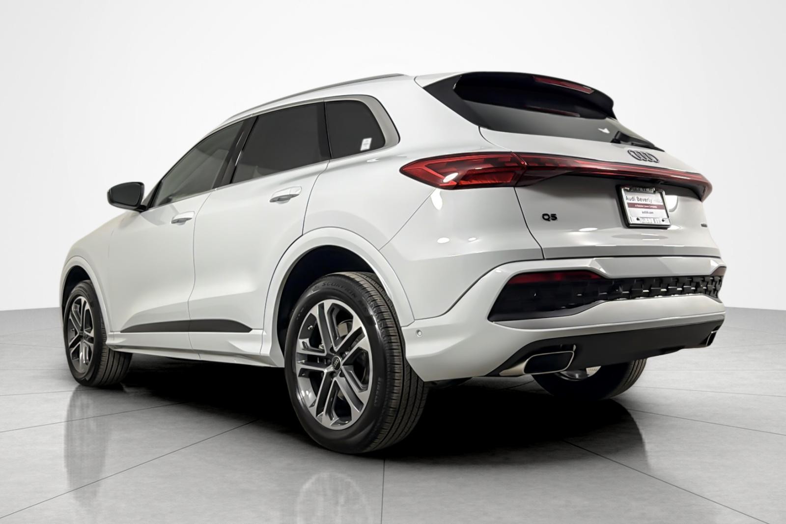 Used 2025 Glacier White Metallic Audi Premium Plus 2.0 TFSI quattro image 3