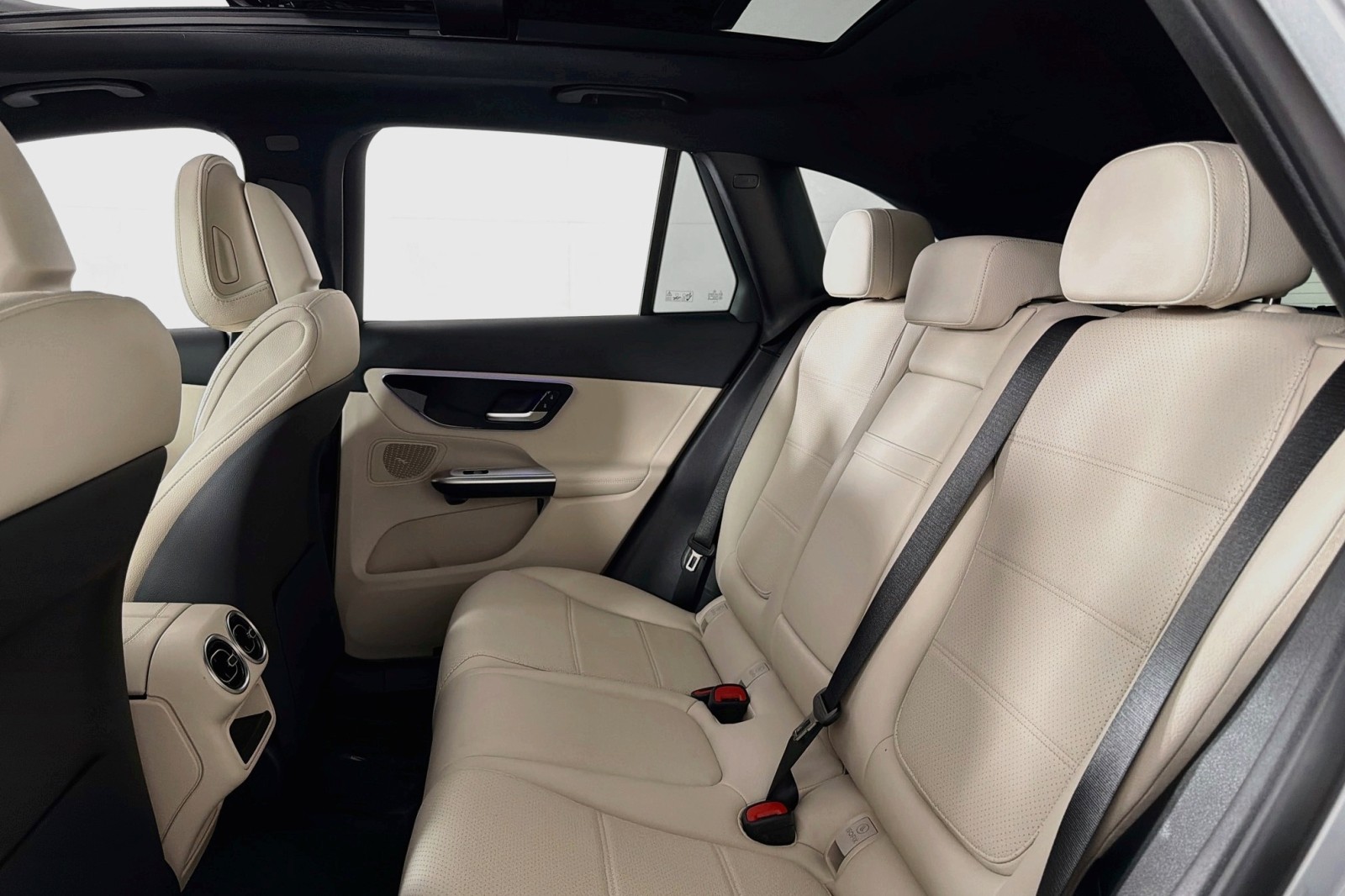 New 2026 Cirrus Silver Metallic Mercedes-Benz GLC 300 SUV image 7