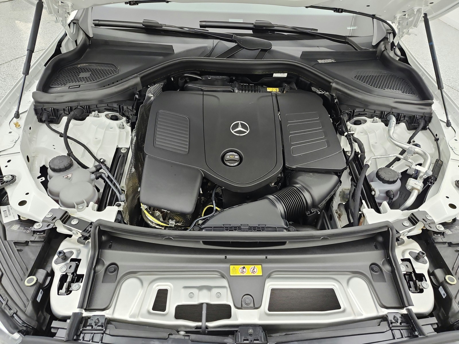 New 2026 Polar White Mercedes-Benz GLC 300 4MATIC® SUV image 12