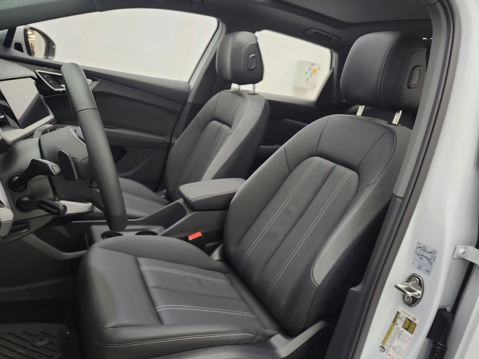 Used 2025 Glacier White Metallic Audi Premium 45 RWD image 10