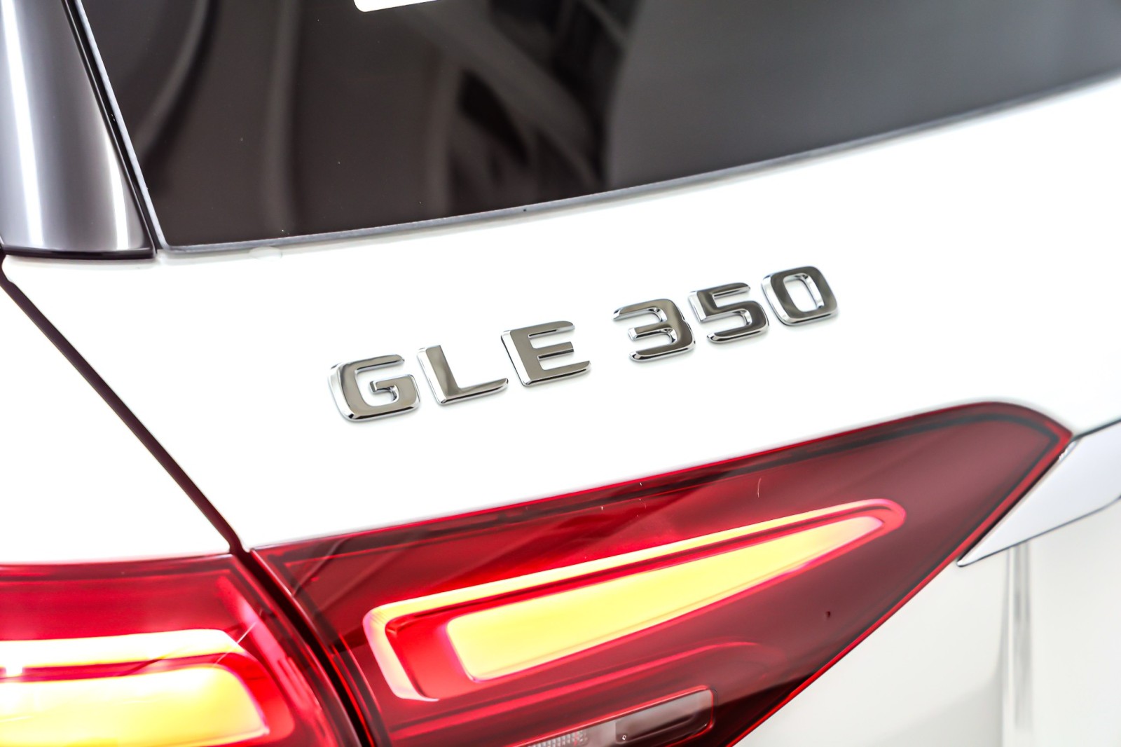 New 2026 Polar White Mercedes-Benz GLE 350 image 9