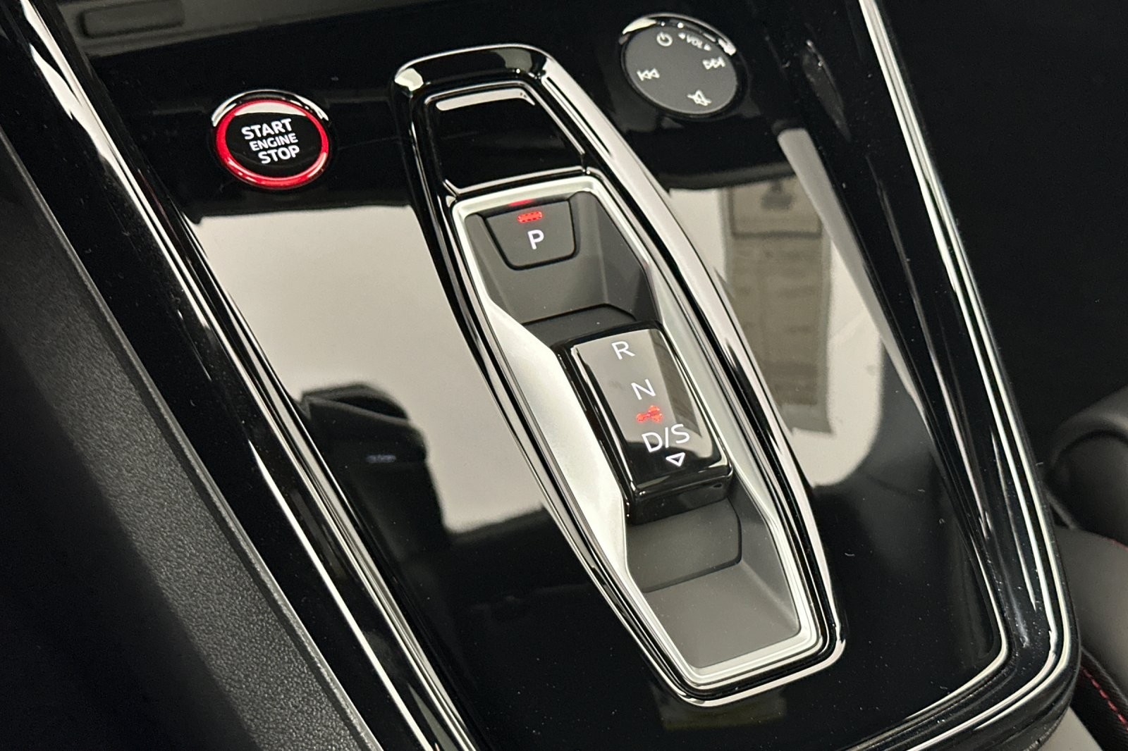 New 2026 Daytona Gray Pearl Effect Audi quattro image 20