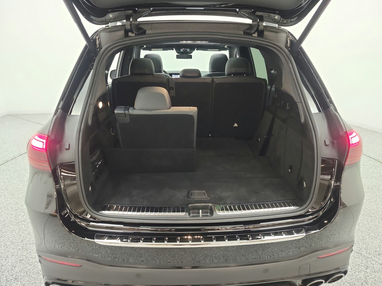 Certified Used 2026 Obsidian Black Metallic Mercedes-Benz AMG® GLE 53 4MATIC+ SUV image 21